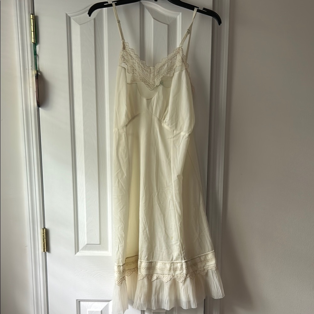 VINTAGE Elegant Cream Lace Trim Nightgown-slip dress - Picture 1 of 8
